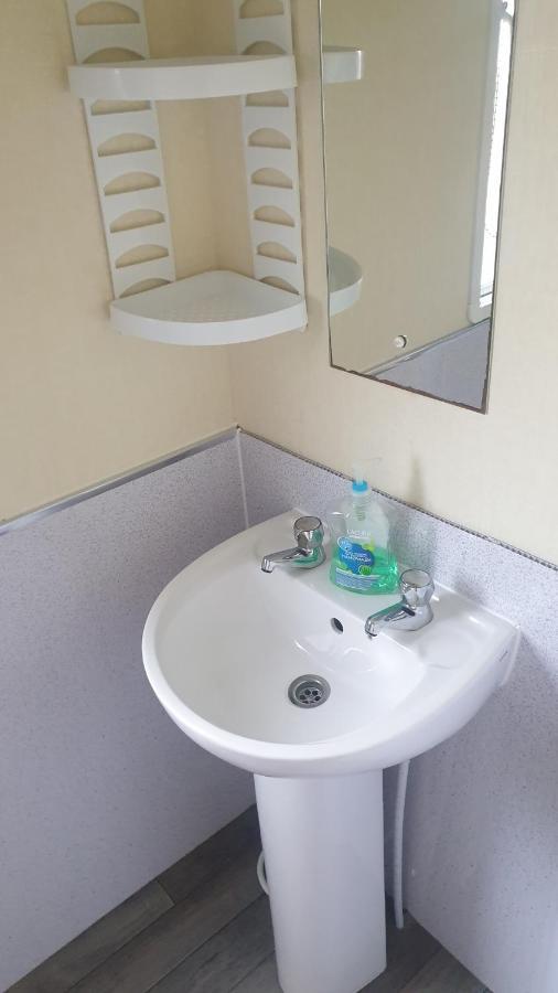 Holiday Home In Lyons Robin Hood Holiday Park Meliden エクステリア 写真