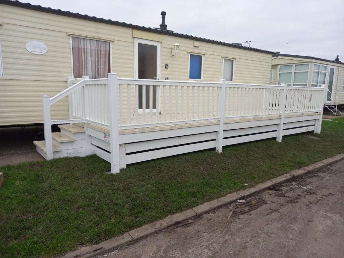 Holiday Home In Lyons Robin Hood Holiday Park Meliden エクステリア 写真