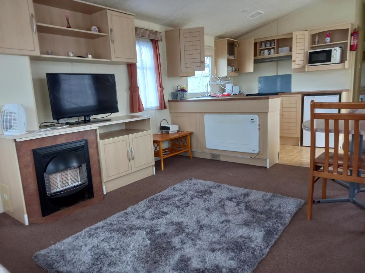 Holiday Home In Lyons Robin Hood Holiday Park Meliden エクステリア 写真