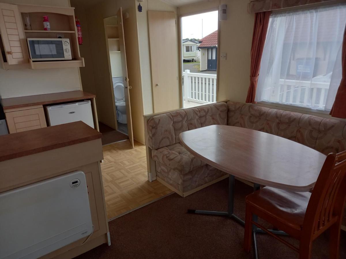 Holiday Home In Lyons Robin Hood Holiday Park Meliden エクステリア 写真
