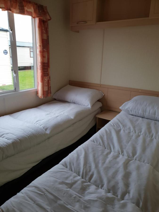 Holiday Home In Lyons Robin Hood Holiday Park Meliden エクステリア 写真