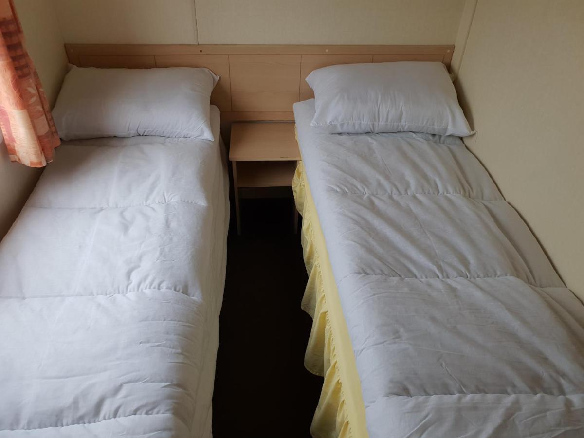 Holiday Home In Lyons Robin Hood Holiday Park Meliden エクステリア 写真